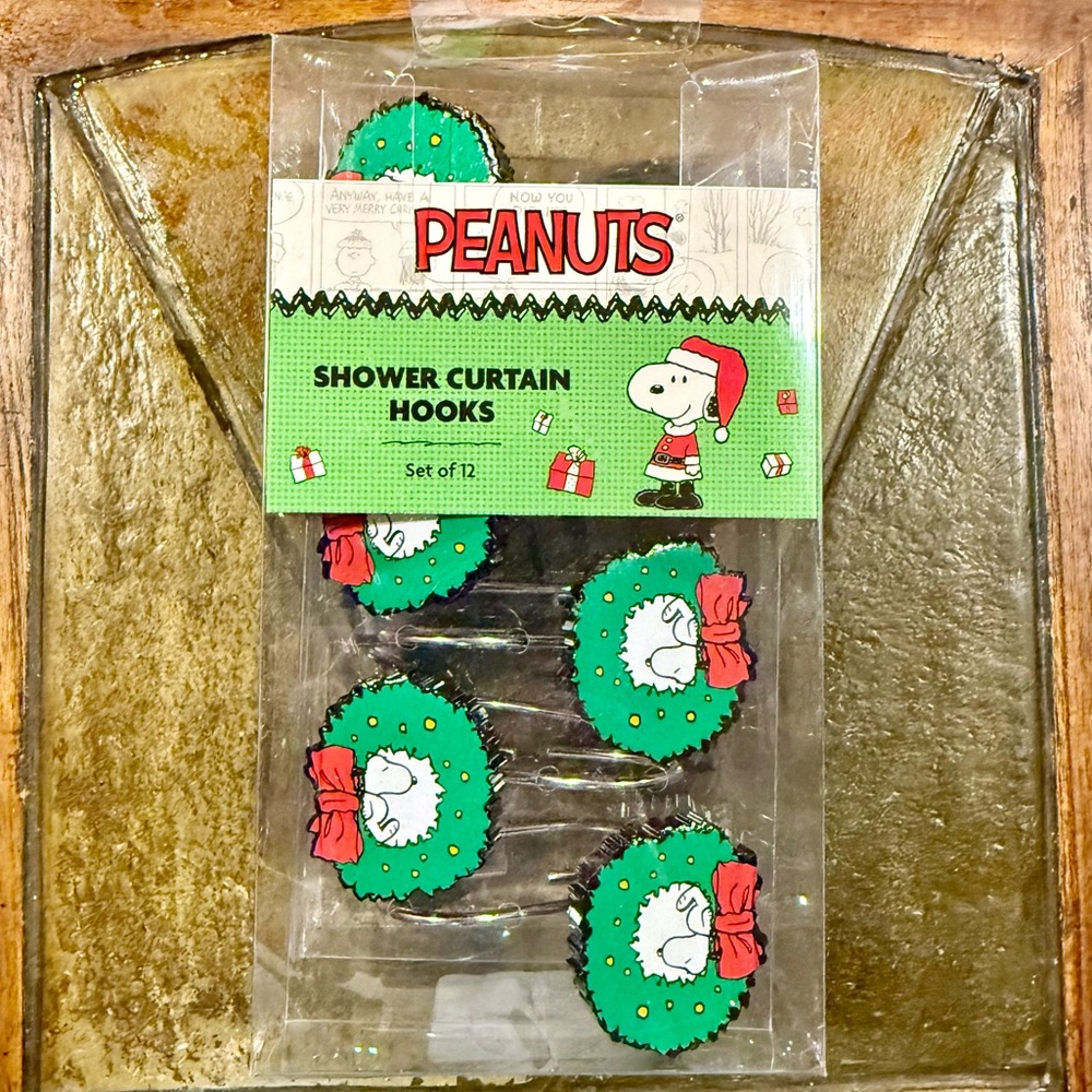 Peanuts Snoopy Christmas Wreath Shower Hooks Set of 12 Brand New!